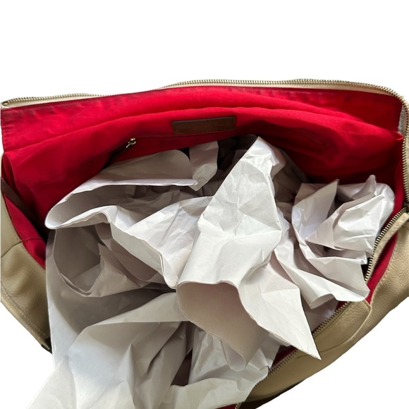 Dooney Bourke Large Tan Soft Pebbled Leather Handbag - Picture 8 of 8